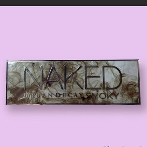 Urban Decay Naked Smoky eyeshadow palette